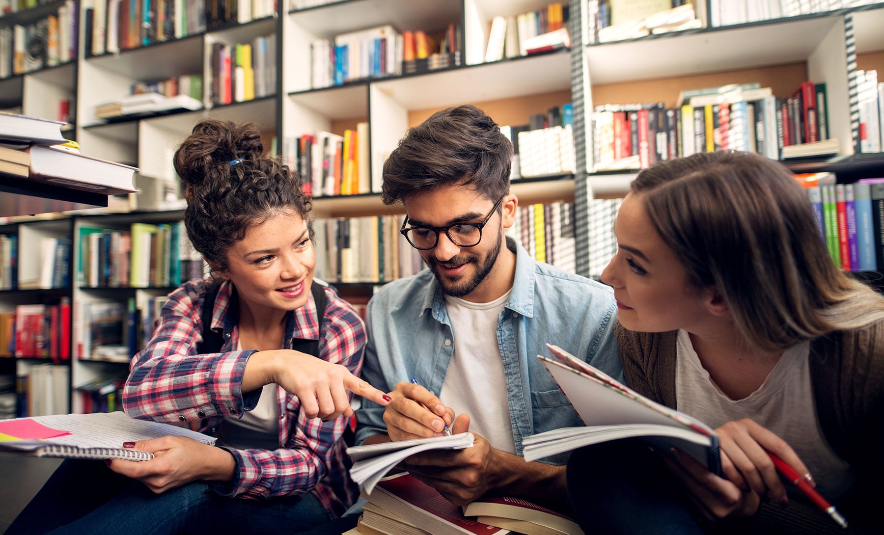 full-reducing-gaps-in-first-year-outcomes-between-hispanic-first-generation-college-students-and-their-peers-the-role-of-accelerated-learning-and-financial-aid